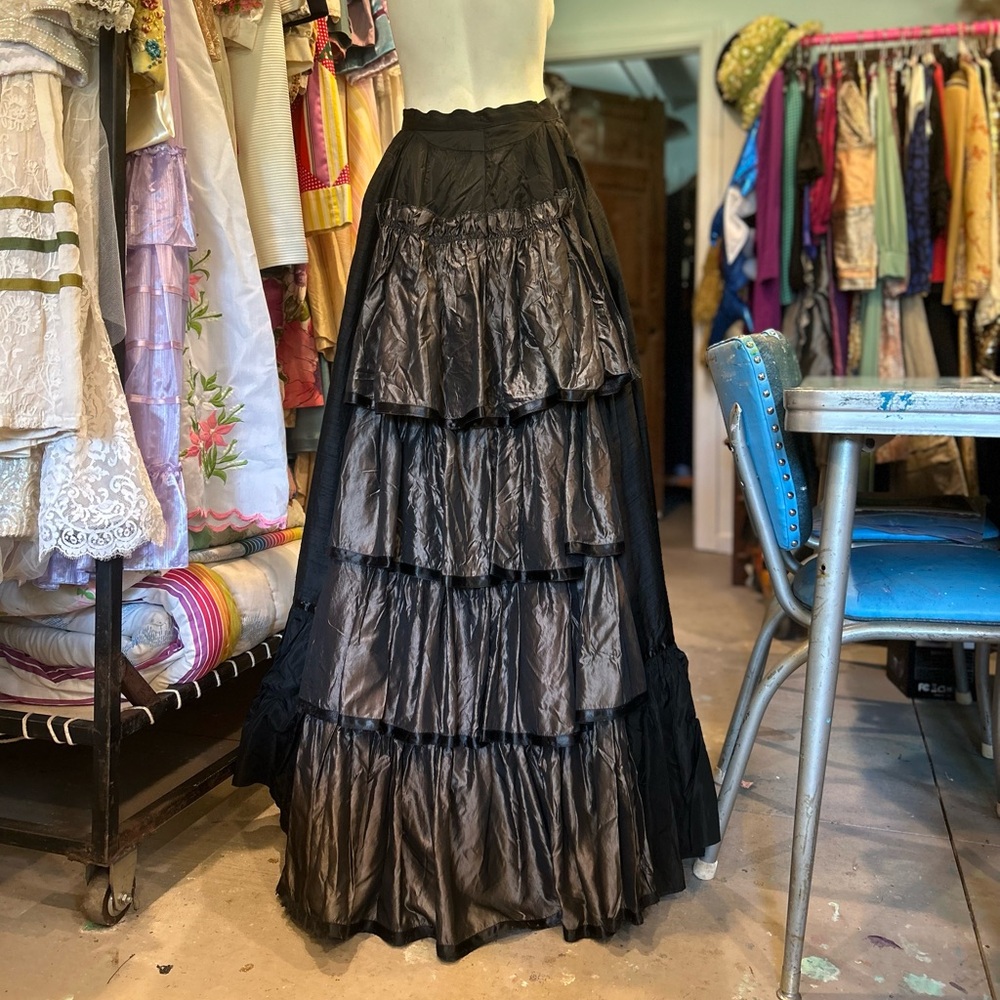 Victorian Vintage Bustle - Picture 4 of 11